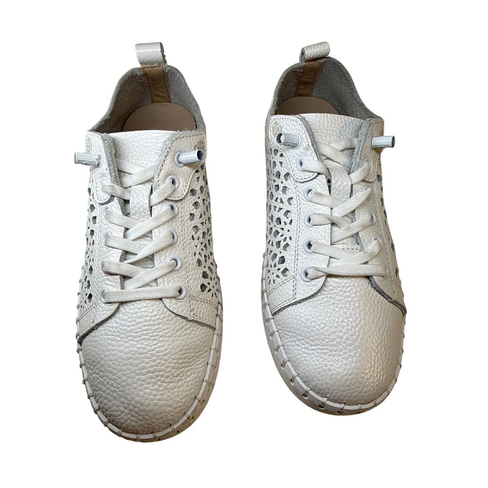 Yokono White Leather Laser Cut Floral Lace Up Sneakers. Spain. EU 39 or 8.8-5.